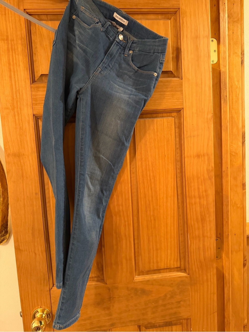 Good American Skinny Jeans in Medium Blue Wash